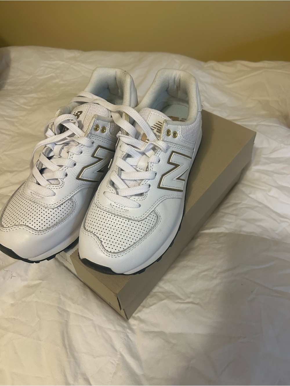 New Balance Women's 574 Encap  White/Metallic Gold size 7.5 NWOT